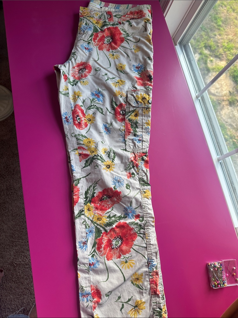 Heihei Floral Straight-Leg Cotton Cargo Pants - Cream with Red & Yellow Flowers
